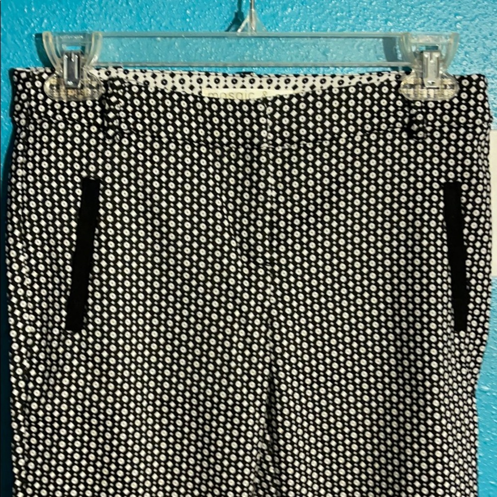 4.Mosaic &CO. Black & White.dressed pants/leggings